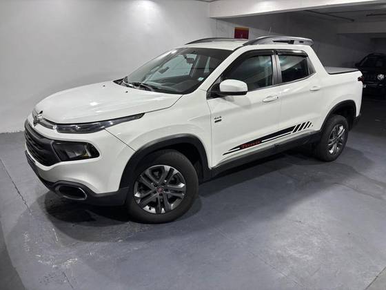 FIAT TORO 2.0 16V TURBO DIESEL FREEDOM 4WD AT9 FIAT TORO 2.0 16V TURBO DIESEL FREEDOM 4WD AT9